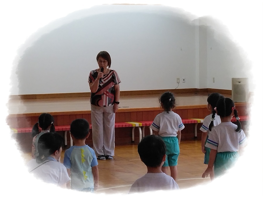 オープニングは、年長　百合組のマーチングからスタートです。緊張してドキドキの様子。