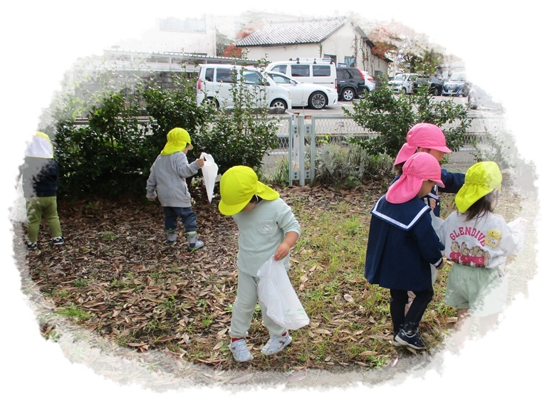 オープニングは、年長　百合組のマーチングからスタートです。緊張してドキドキの様子。