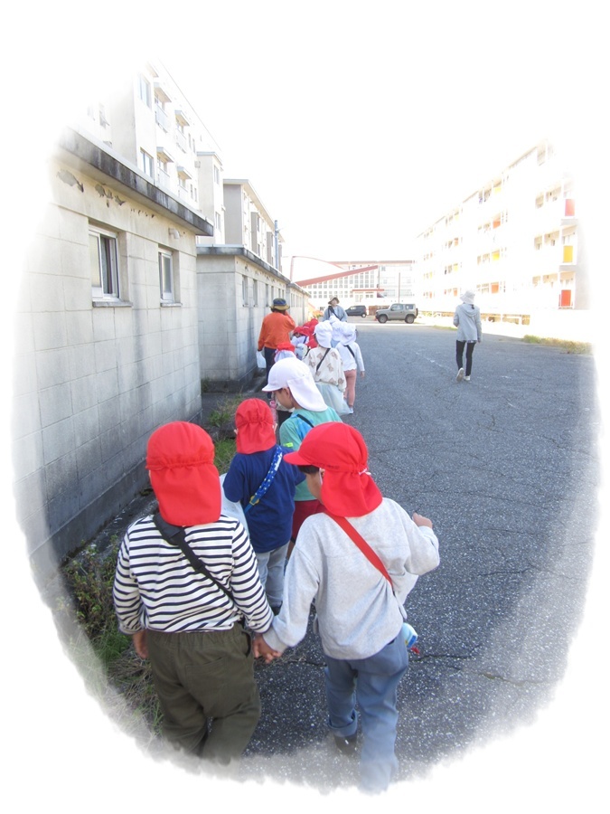 オープニングは、年長　百合組のマーチングからスタートです。緊張してドキドキの様子。