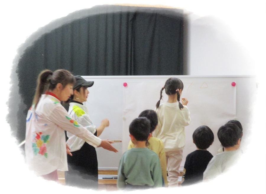 オープニングは、年長　百合組のマーチングからスタートです。緊張してドキドキの様子。