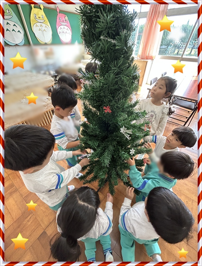 オープニングは、年長　百合組のマーチングからスタートです。緊張してドキドキの様子。