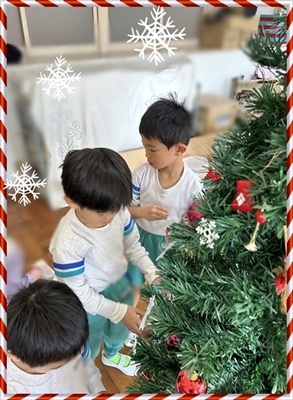 オープニングは、年長　百合組のマーチングからスタートです。緊張してドキドキの様子。