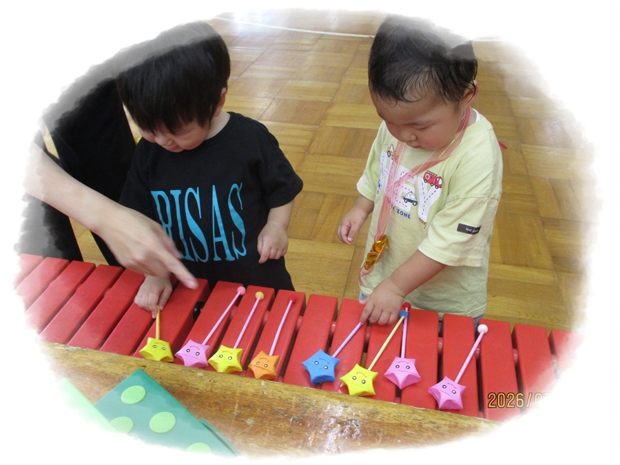 太鼓やシンバルの力強い音が響き渡っていました。